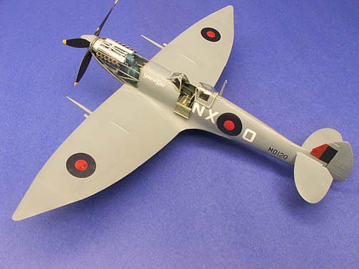 ICM Spitfire Mk.VII 48062 Model Aeroplane
