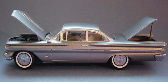 Trumpeter 1960 Pontiac Bonneville Coupe 02502 and Model Car Garage Fret 