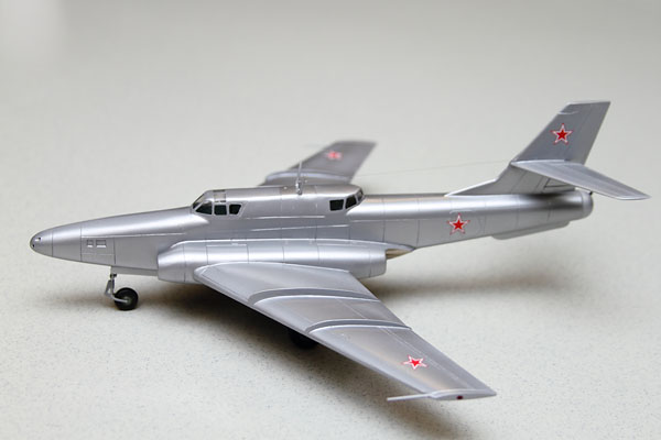 Amodel 1/72 Ilyushin Il-40-2 "Brawny"