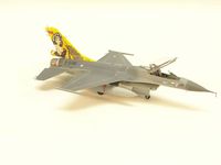 Revell 1/144 F-16C Fighting Falcon 08