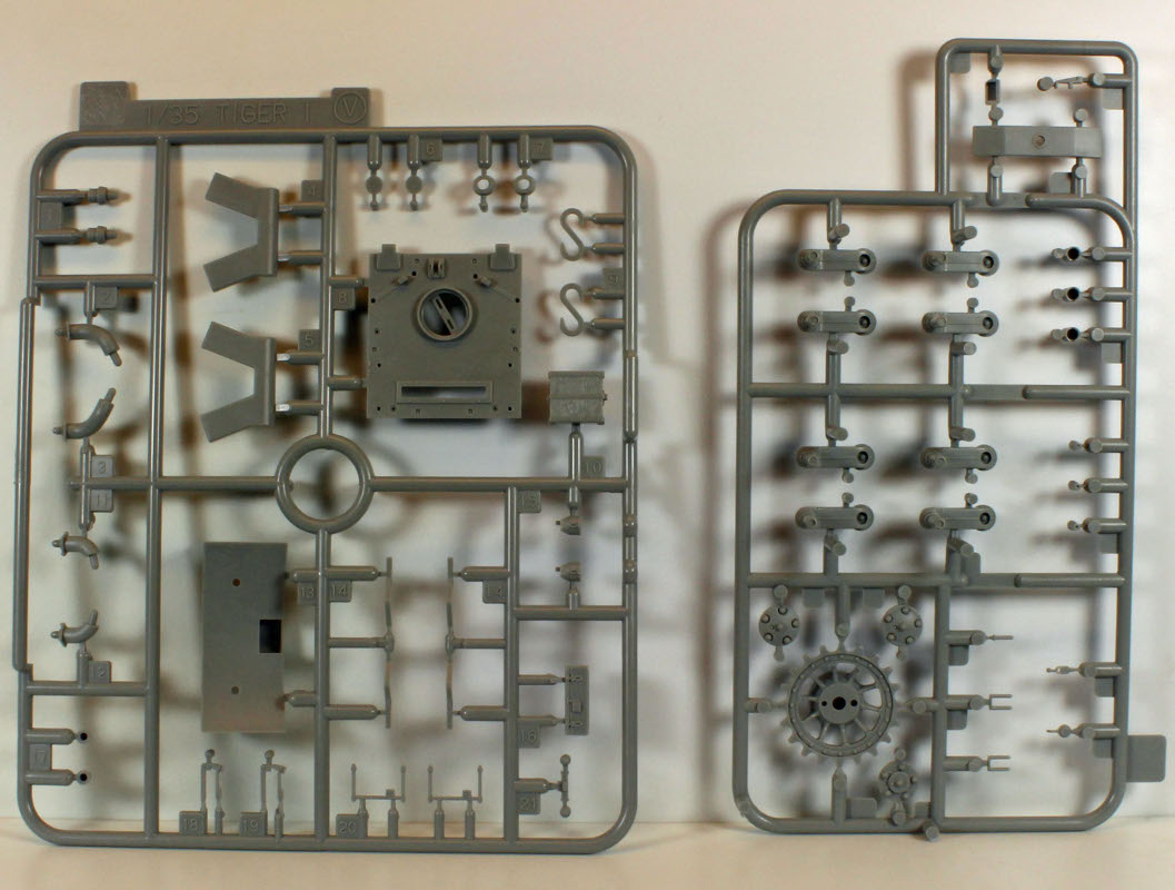 Dragon_Tiger_I_Early_Sprue_20.jpg